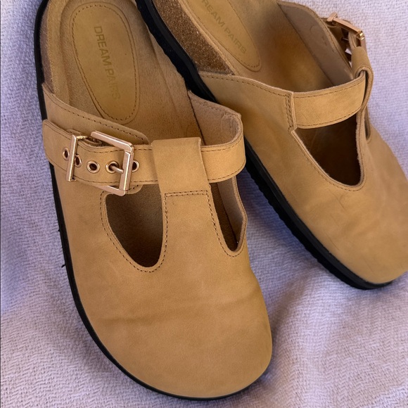 Women’s 8 Dream Pairs Apricot Tan Slip-On Mule Clog Gold Buckle Faux Suede - Picture 3 of 10